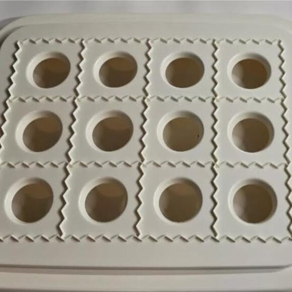 *NEW* Tupperware Ravioli Maker - Picture 4 of 4